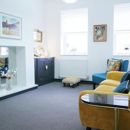 One Bedroom Luxury Ground Floor Apartment With Parking In Heart Holt Holt  Extérieur photo