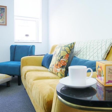 One Bedroom Luxury Ground Floor Apartment With Parking In Heart Holt Holt  Extérieur photo