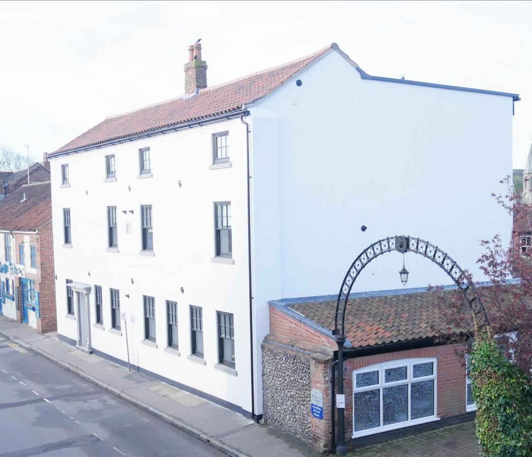 One Bedroom Luxury Ground Floor Apartment With Parking In Heart Holt Holt  Extérieur photo