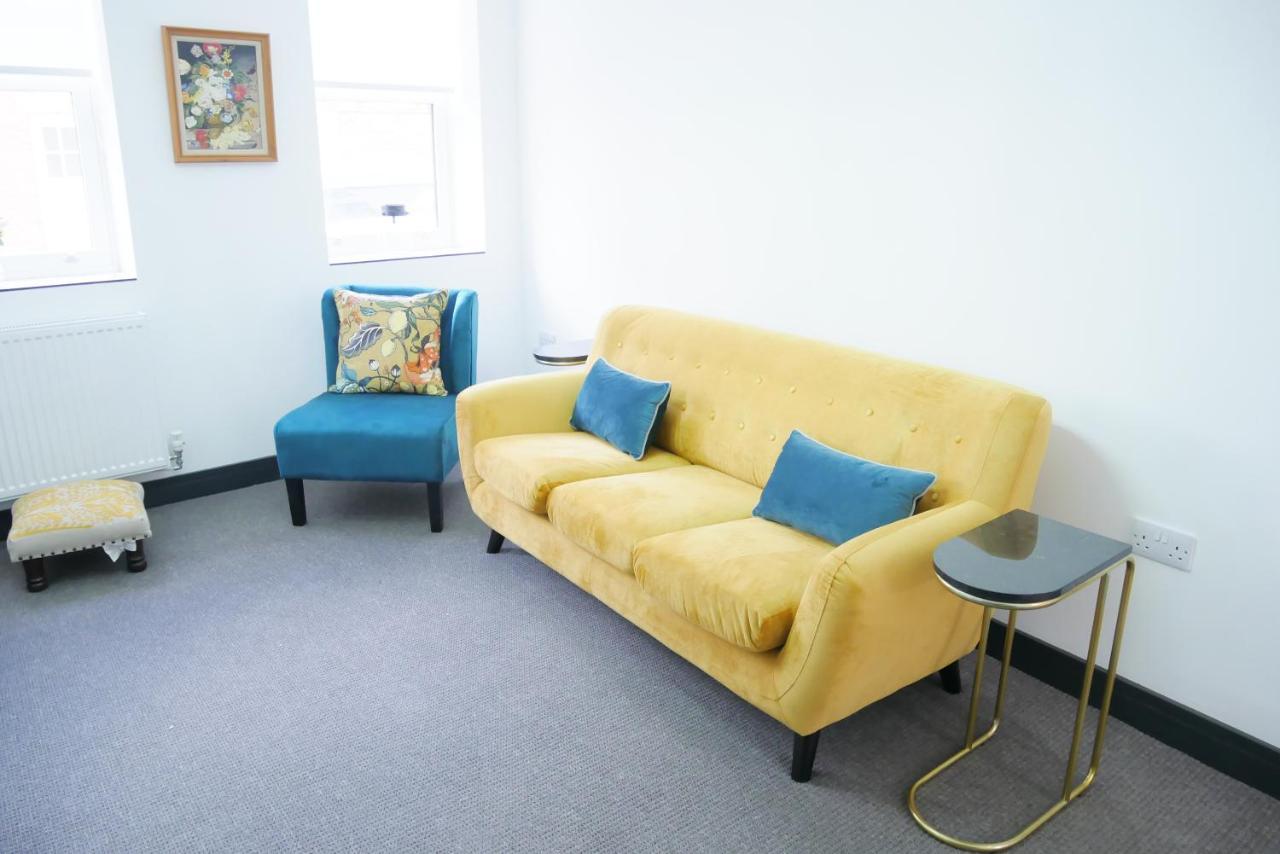 One Bedroom Luxury Ground Floor Apartment With Parking In Heart Holt Holt  Extérieur photo