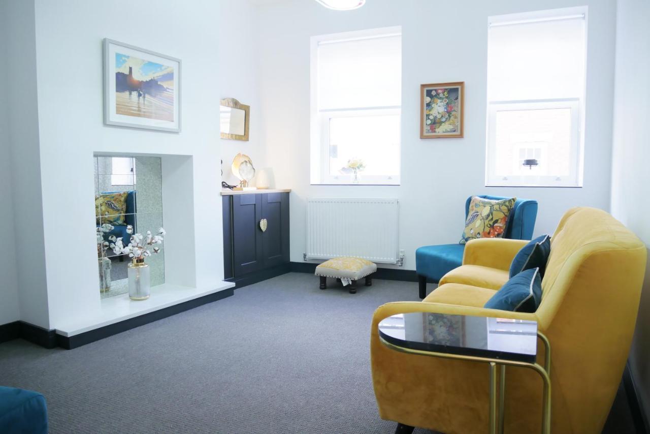 One Bedroom Luxury Ground Floor Apartment With Parking In Heart Holt Holt  Extérieur photo