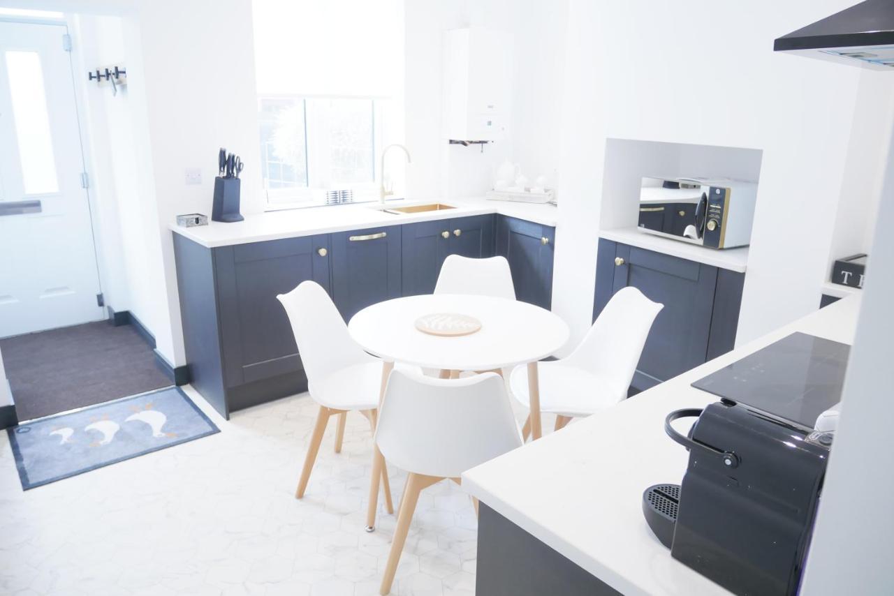 One Bedroom Luxury Ground Floor Apartment With Parking In Heart Holt Holt  Extérieur photo