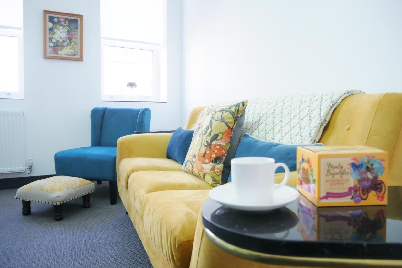 One Bedroom Luxury Ground Floor Apartment With Parking In Heart Holt Holt  Extérieur photo