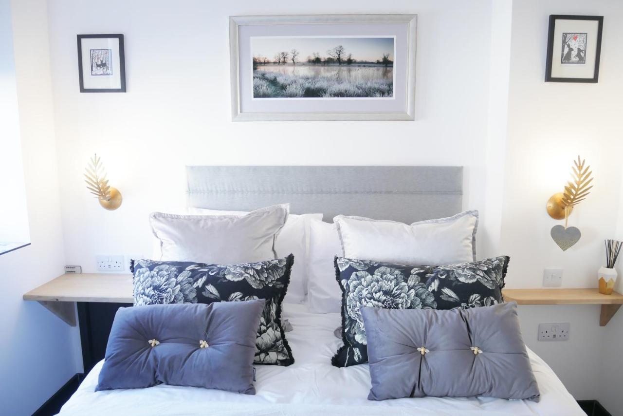 One Bedroom Luxury Ground Floor Apartment With Parking In Heart Holt Holt  Extérieur photo