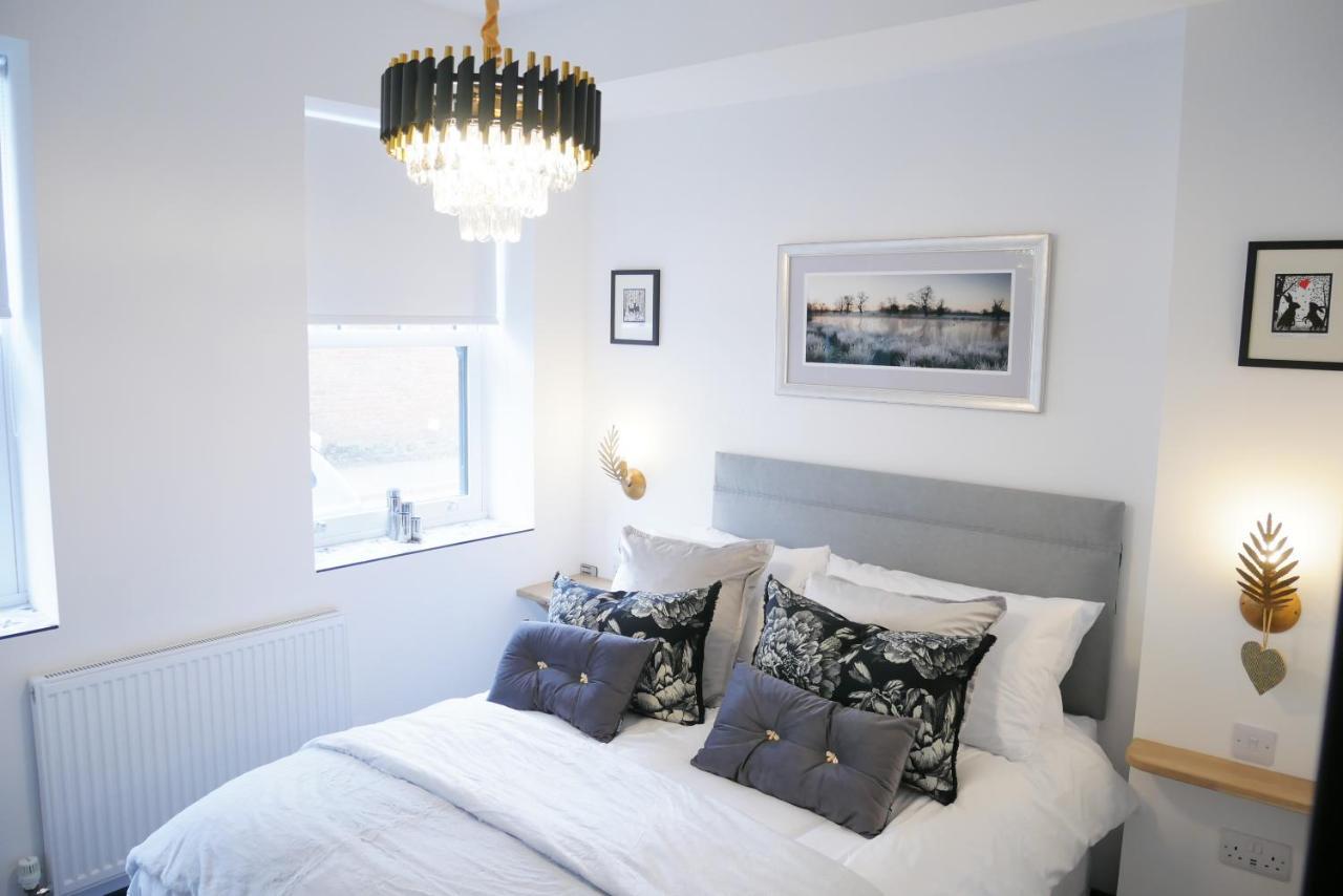 One Bedroom Luxury Ground Floor Apartment With Parking In Heart Holt Holt  Extérieur photo